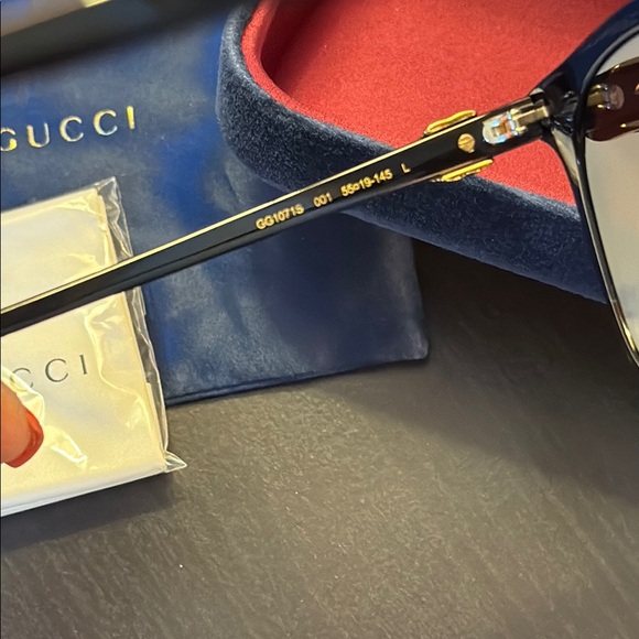Gucci Black Luxury Sunglasses with Case, Pouch, Cloth and Pamphlets. Auth - Picture 9 of 16